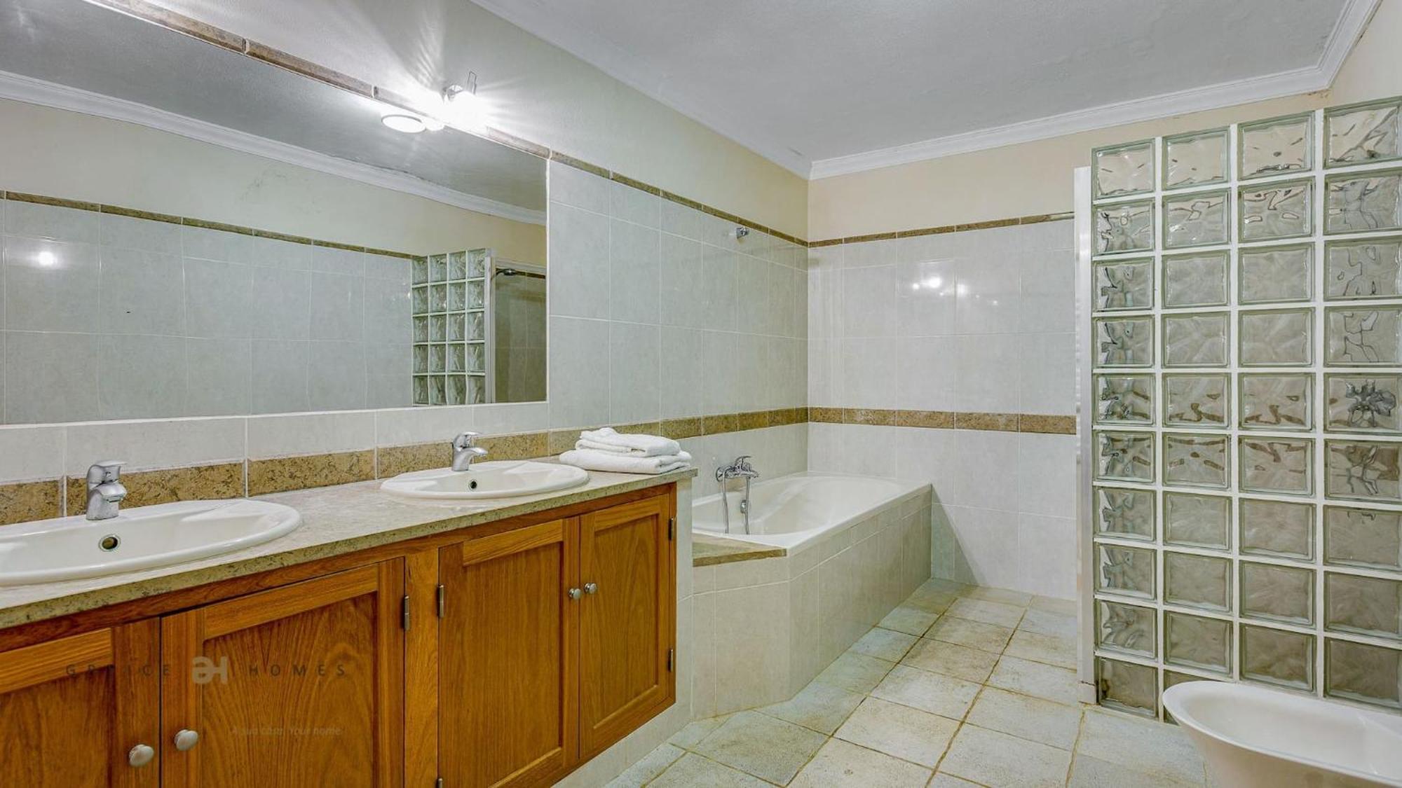 Luxuosa Moradia V5 Em Quarteira - Greice Homes Eksteriør bilde